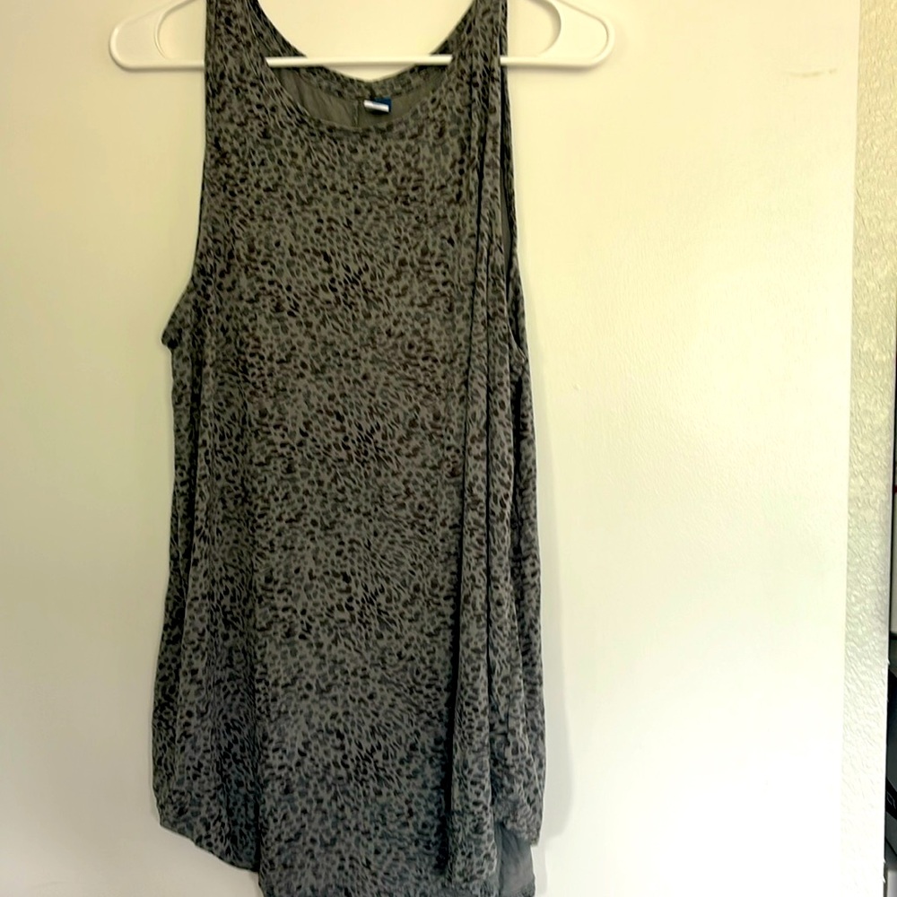 Old Navy grey and spotted design top; Large;